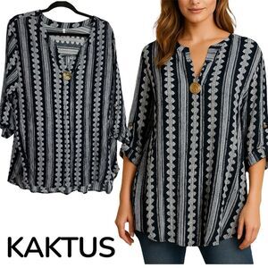 Kaktus Women's Navy and White Patterned Tunic with Gold Hardware 2X